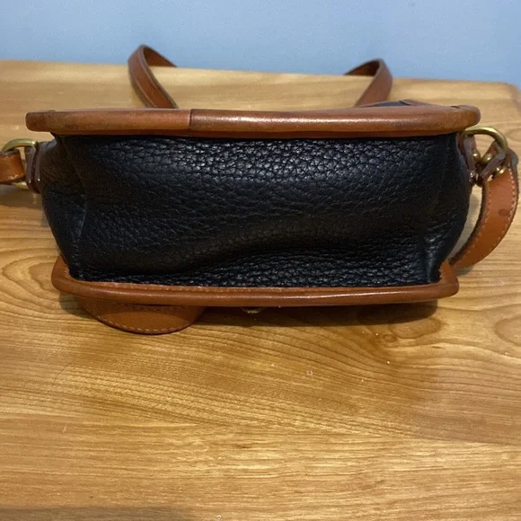 Dooney & Bourke black leather crossbody bag - Picture 6 of 12